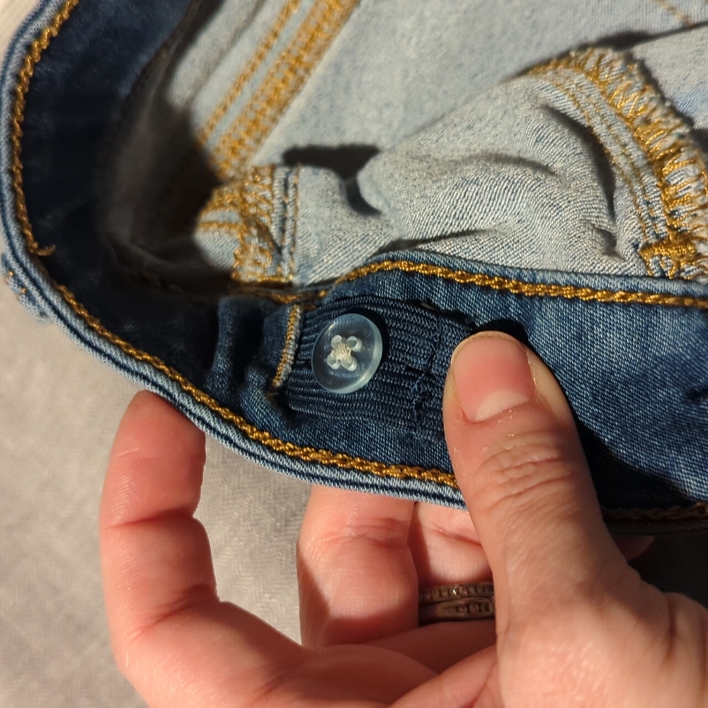 Glitter Heart Jean Shorts - Picture 4 of 4